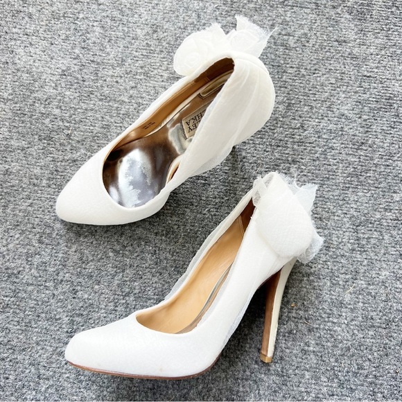 Badgley Mischka White Heels with Floral Accent - Picture 1 of 14